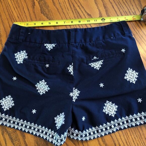 Loft embroidery accented women’s navy shorts size 4 - Picture 2 of 7